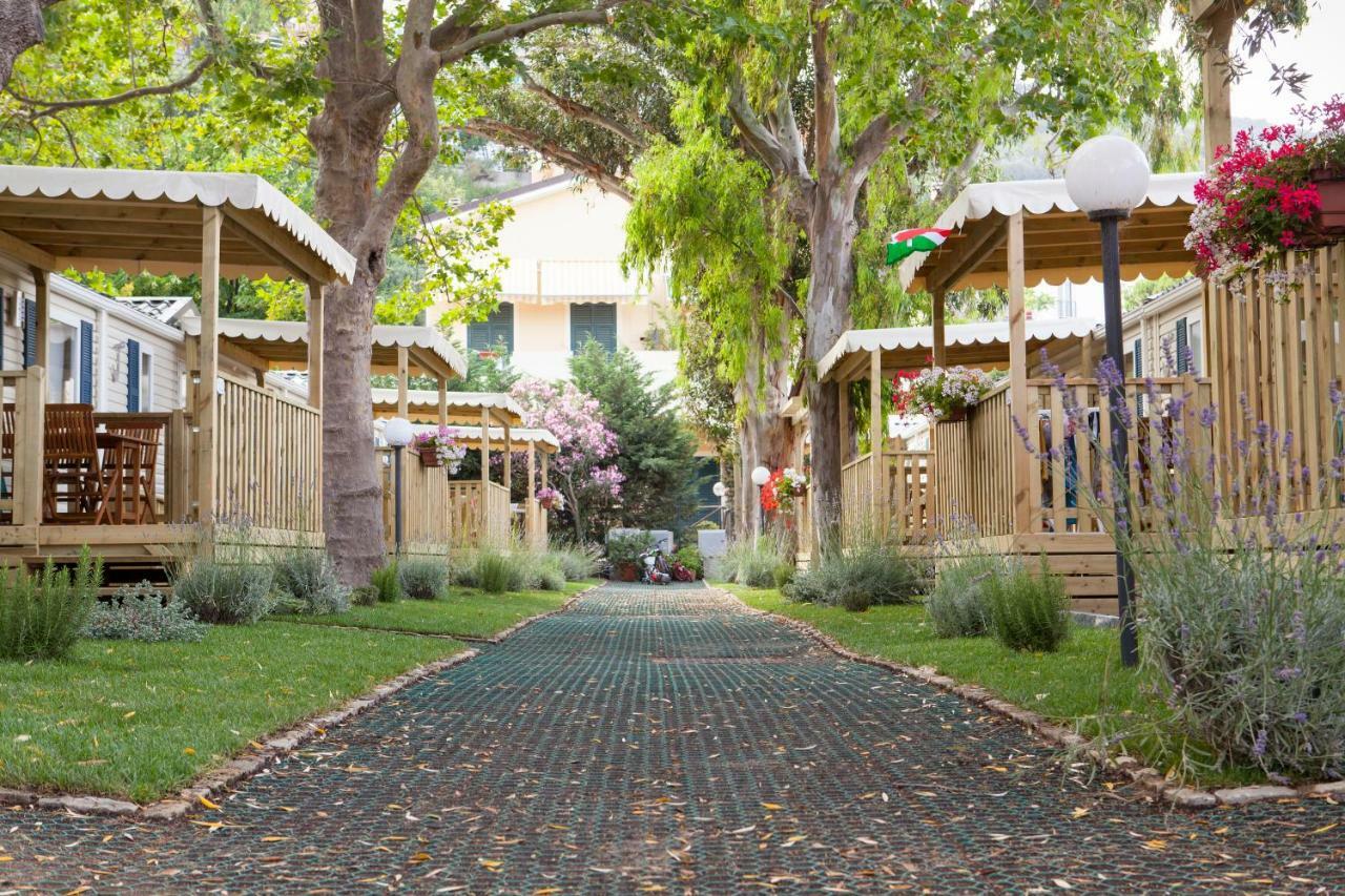 Camping Delfino Albenga Exterior foto